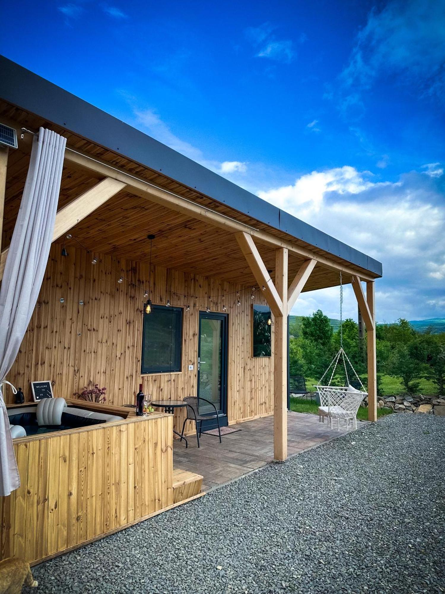 Kubiq Transalpina Villa Petresti Екстериор снимка