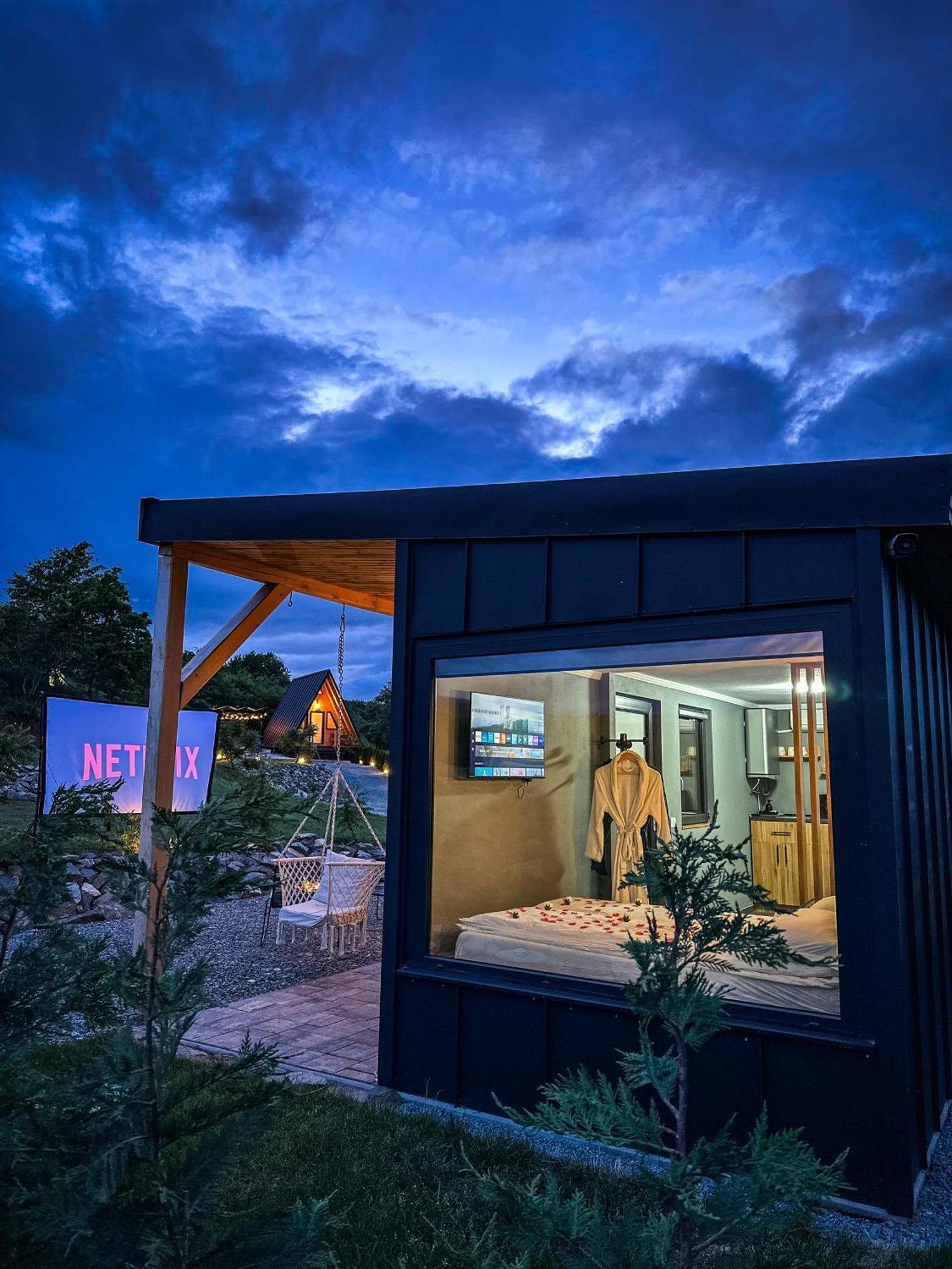 Kubiq Transalpina Villa Petresti Екстериор снимка