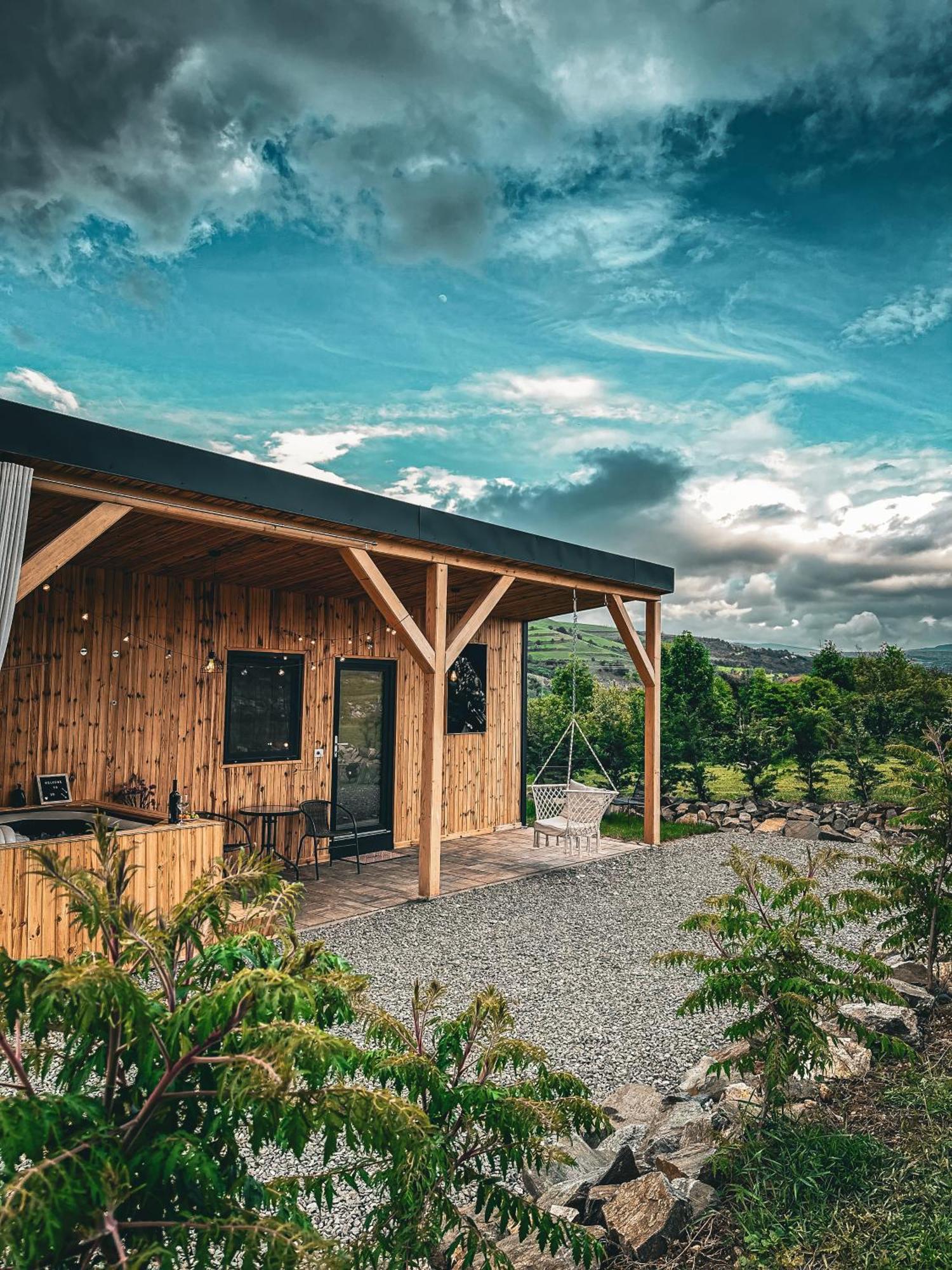 Kubiq Transalpina Villa Petresti Екстериор снимка