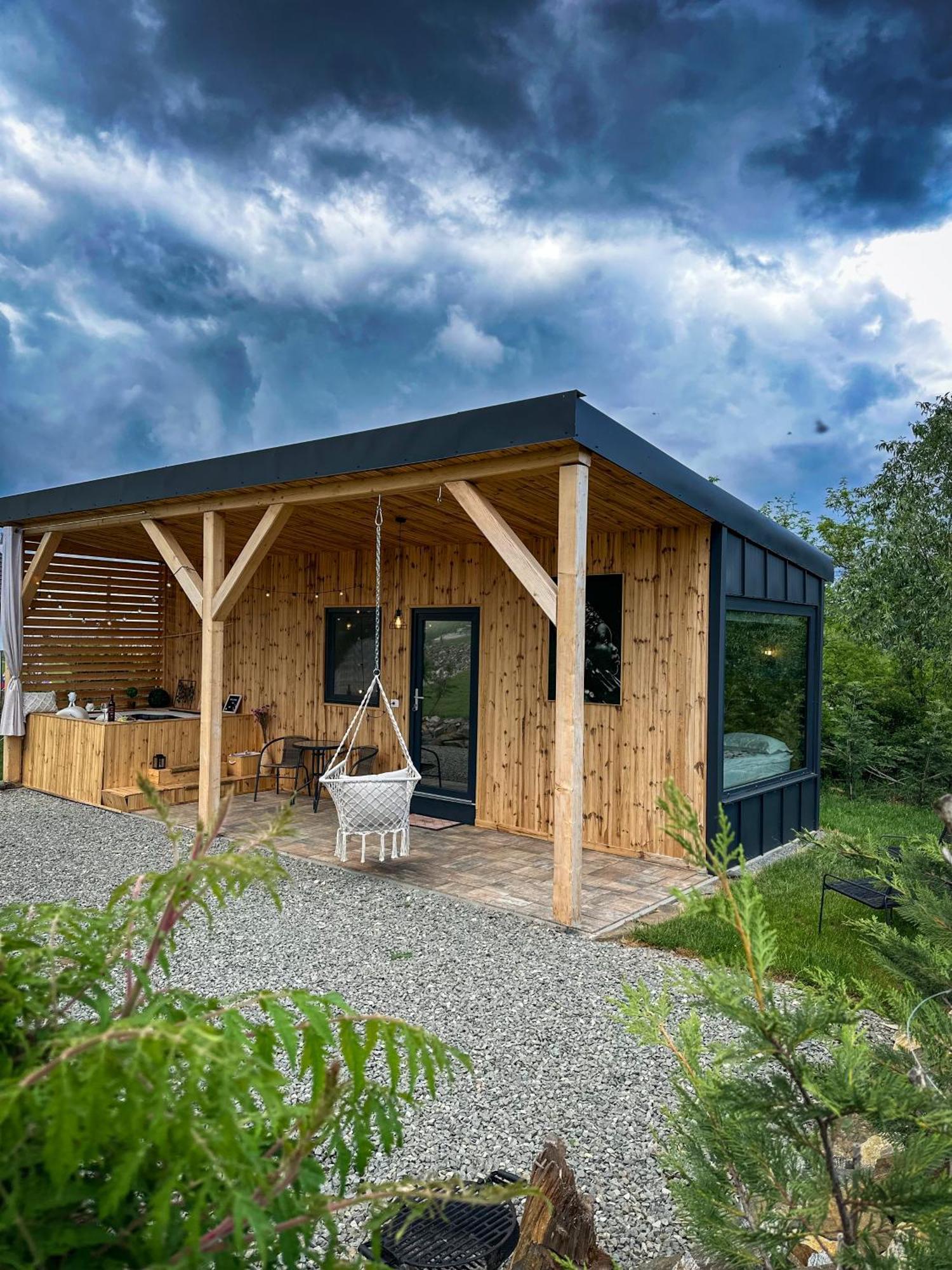 Kubiq Transalpina Villa Petresti Екстериор снимка