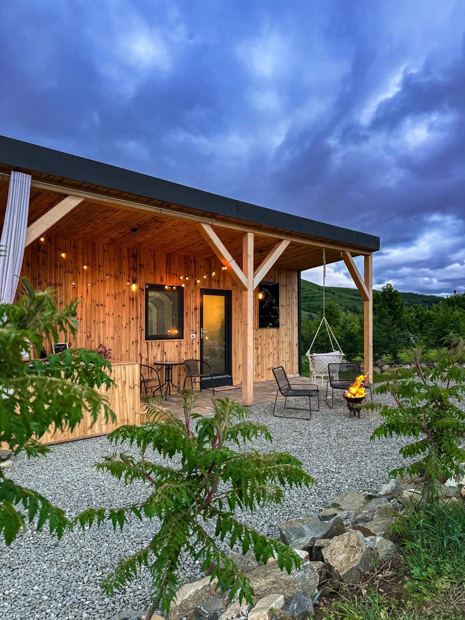 Kubiq Transalpina Villa Petresti Екстериор снимка