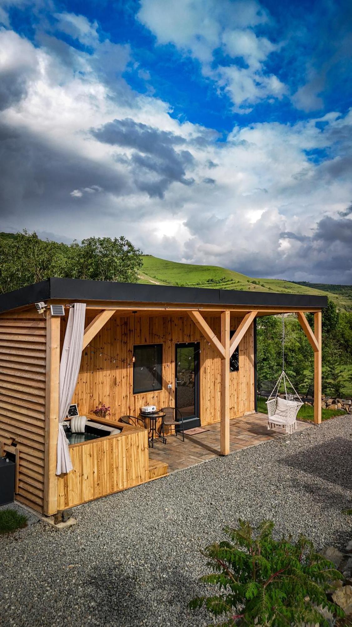 Kubiq Transalpina Villa Petresti Екстериор снимка