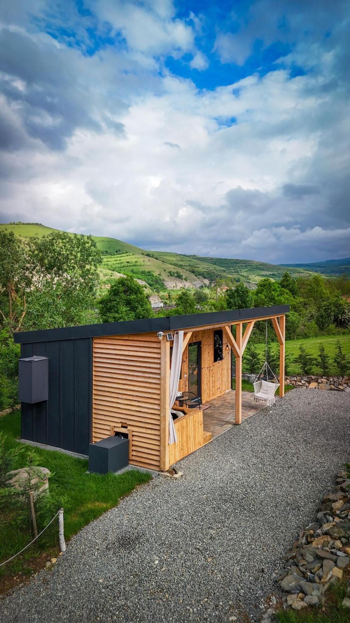 Kubiq Transalpina Villa Petresti Екстериор снимка