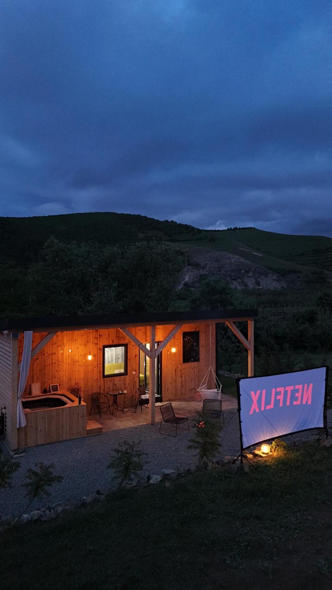 Kubiq Transalpina Villa Petresti Екстериор снимка