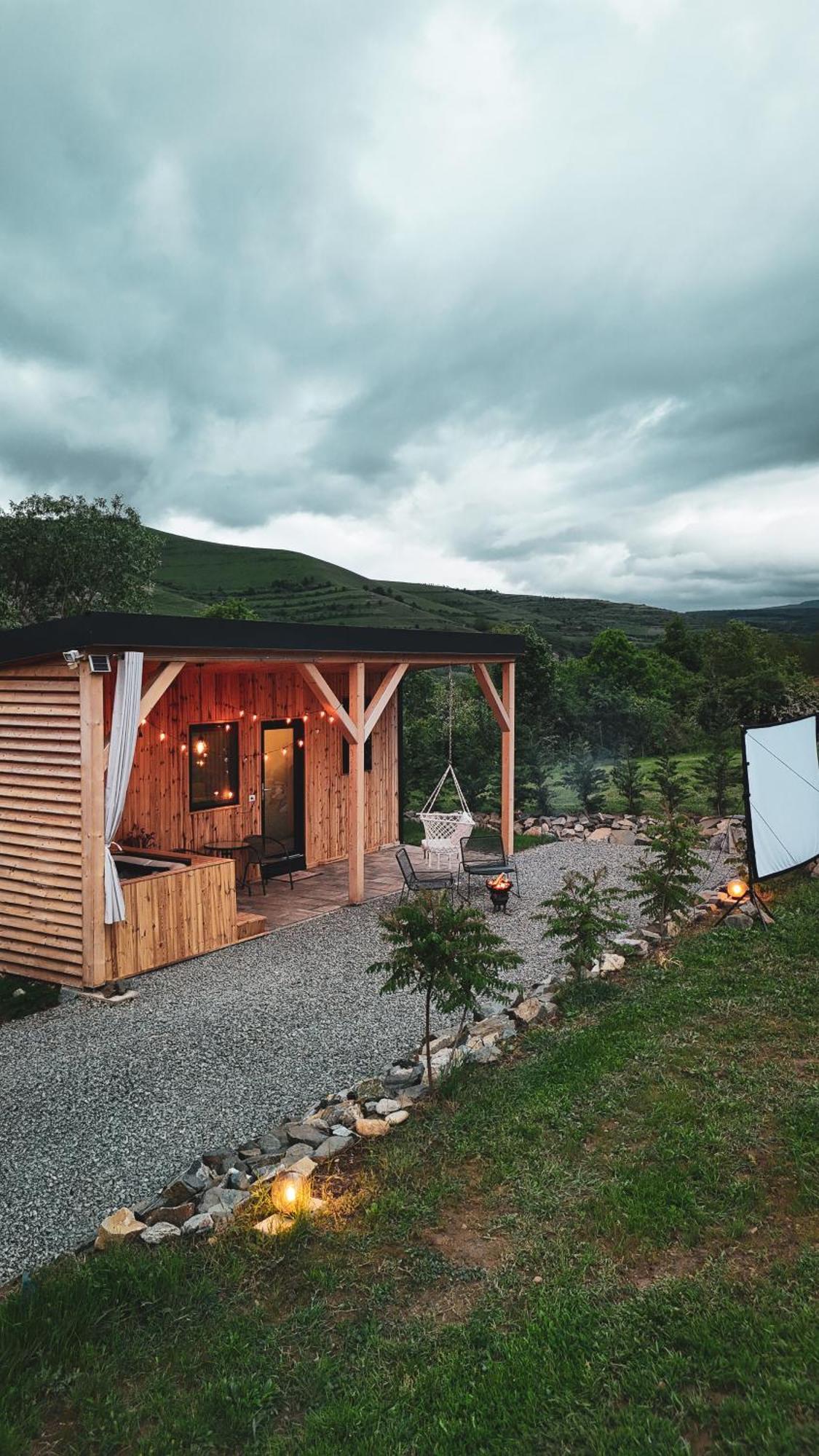Kubiq Transalpina Villa Petresti Екстериор снимка