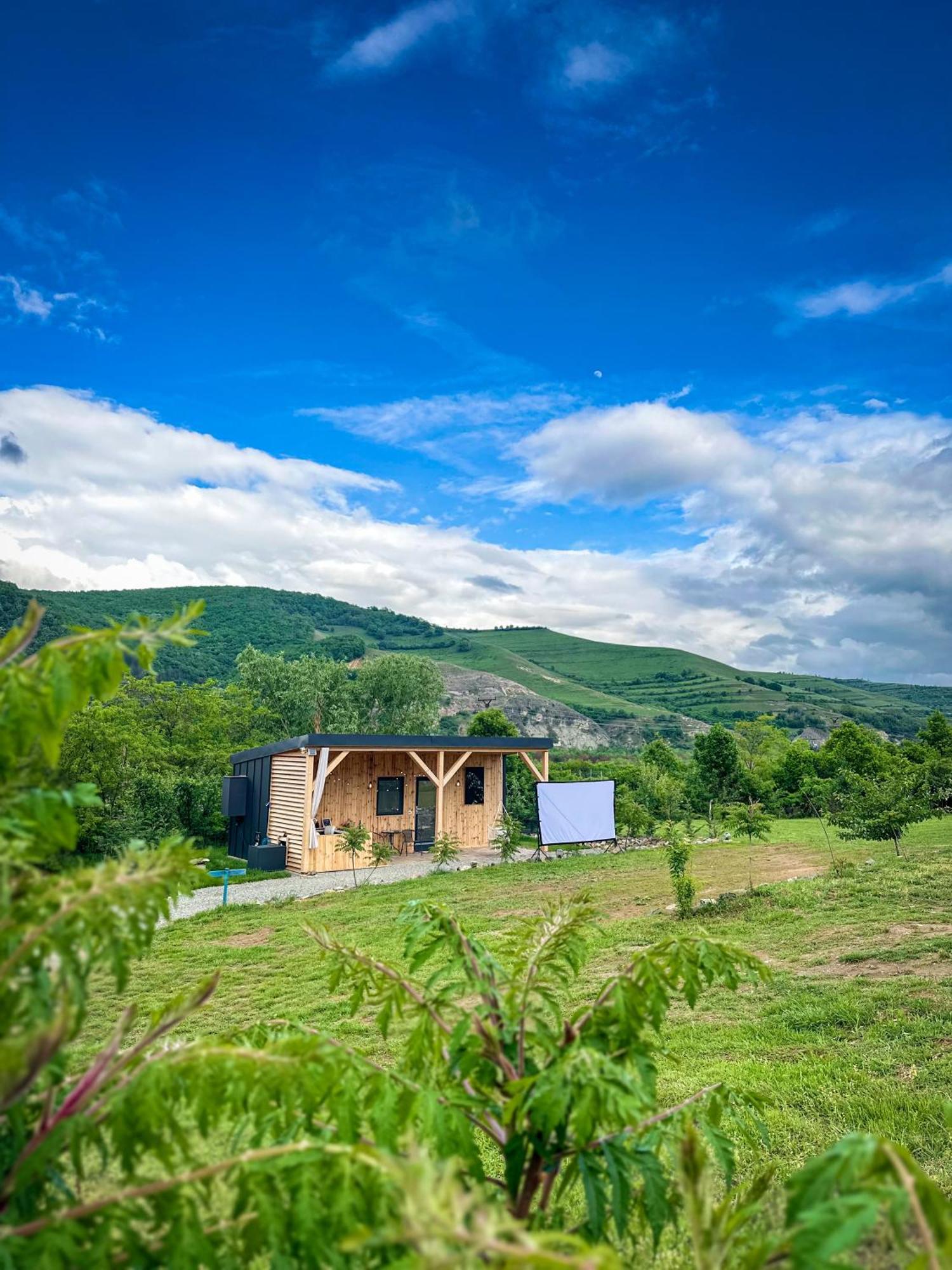 Kubiq Transalpina Villa Petresti Екстериор снимка