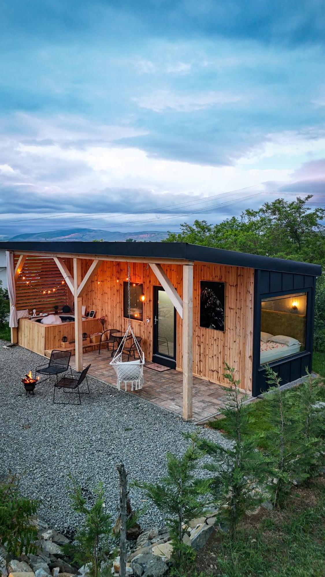 Kubiq Transalpina Villa Petresti Екстериор снимка