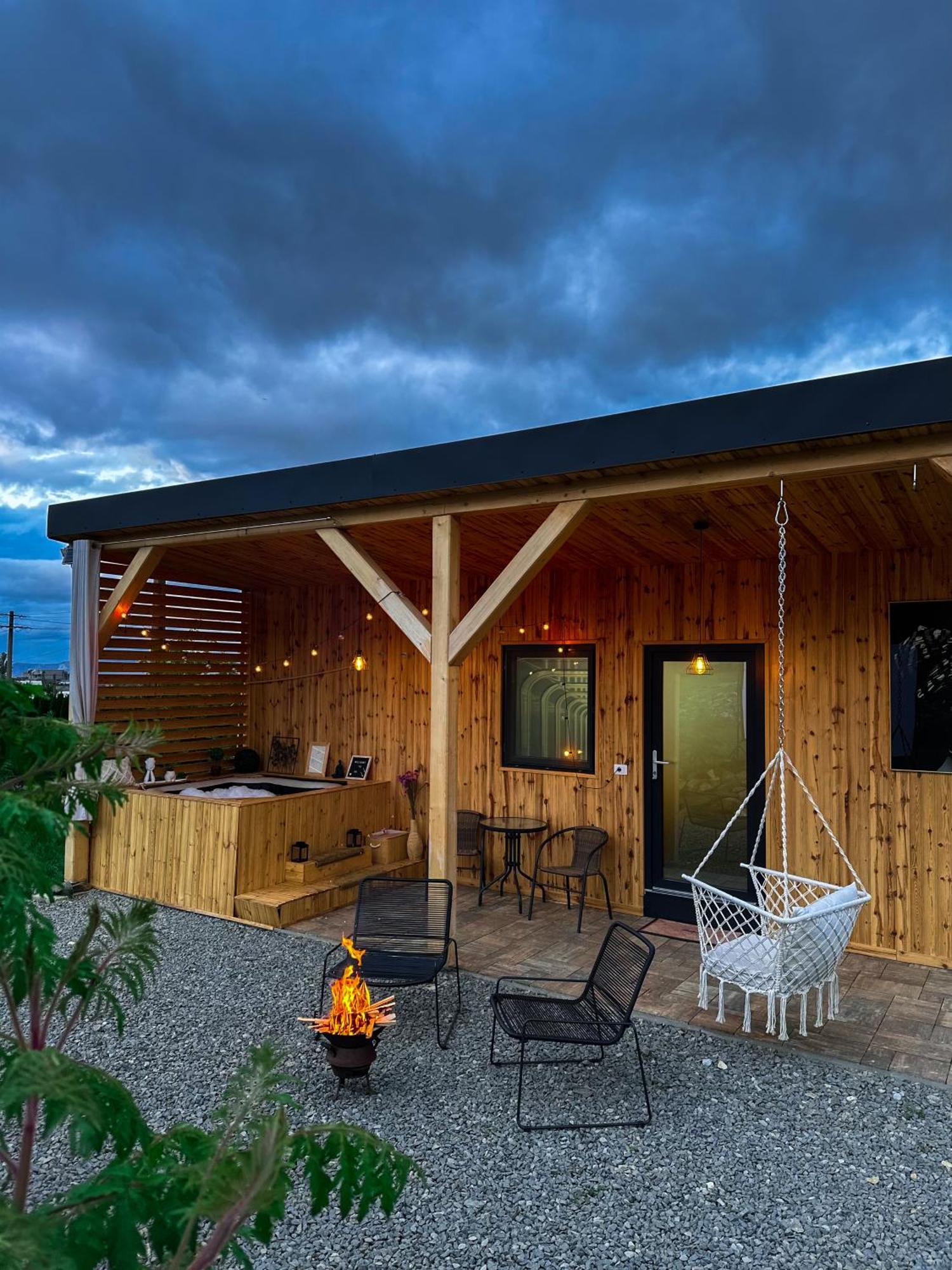 Kubiq Transalpina Villa Petresti Екстериор снимка