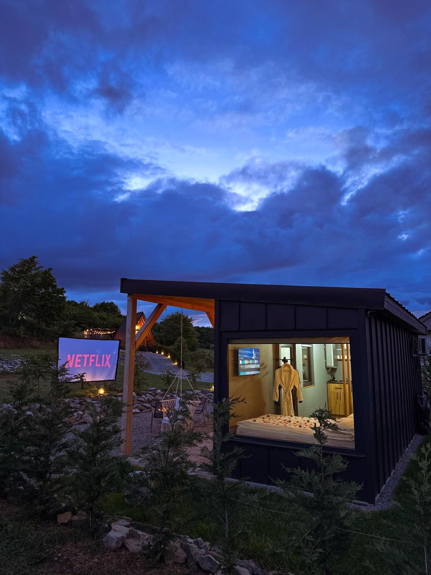 Kubiq Transalpina Villa Petresti Екстериор снимка